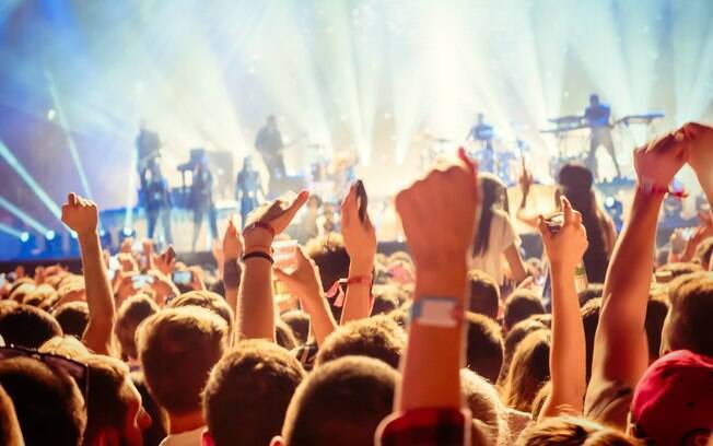 Muitas pessoas que ama música viajam com o principal intuito de acompanhar shows e festivais