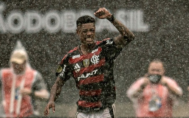 O atacante do Flamengo Bruno Henrique comemora após marcar durante a partida da Supercopa Rei de 2025 contra o Botafogo, no estádio Mangueirão, em Belém, estado do Pará, no dia 2 de fevereiro de 2025