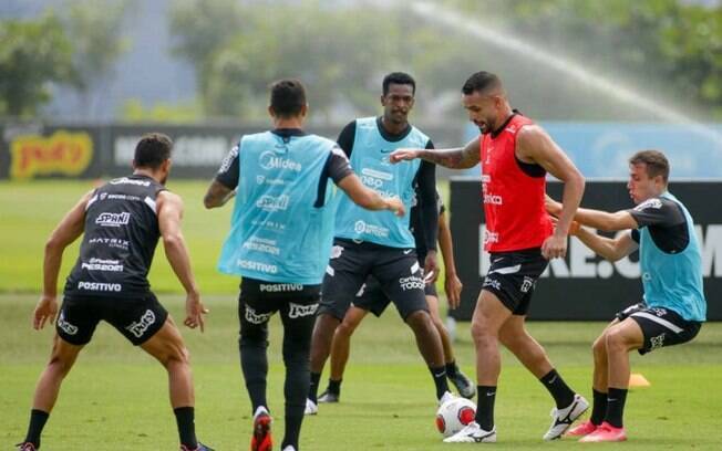Com foco na posse de bola e marcação, Corinthians segue preparação para estreia no Paulistão