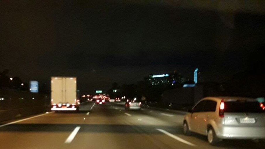 Homem foi flagrado dirigindo na direção contrária durante a madrugada