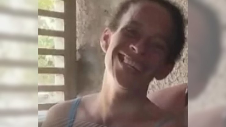 Menina de um ano é achada mamando após mãe ser morta em MG