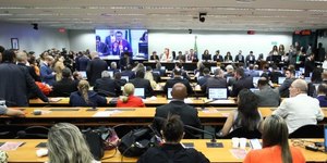 Comissão Especial da Câmara aprova fim da jornada de trabalho 6x1