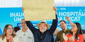 Lula defende Pix e diz que EUA têm medo do sistema brasileiro