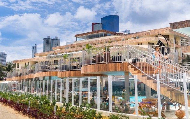 Esmeralda Praia Hotel inaugura deck suspenso em Ponta Negra