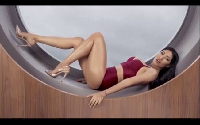 Simaria mostra lingerie para o reveillon