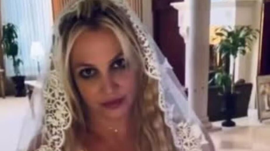 Britney Spears vestida de noiva