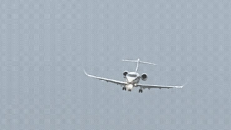 Entenda "pouso de lado" realizado por avião de Luciano Hang