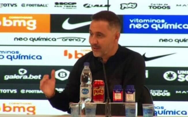 VÍDEO: Vítor Pereira diz que torcida do Corinthians transmite confiança nos jogos em casa