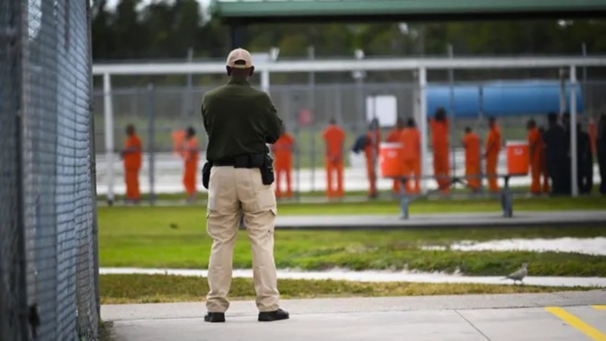 Detentos em presídio na Flórida. Detentos em presídio na Flórida.
