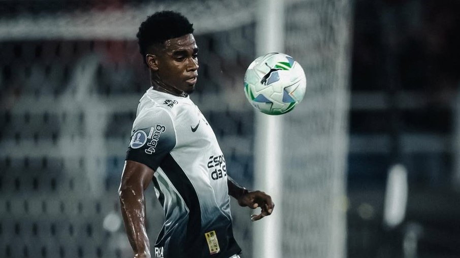 Félix Torres vem acumulando lances polêmicos no Timão Félix Torres vem acumulando lances polêmicos no Timão