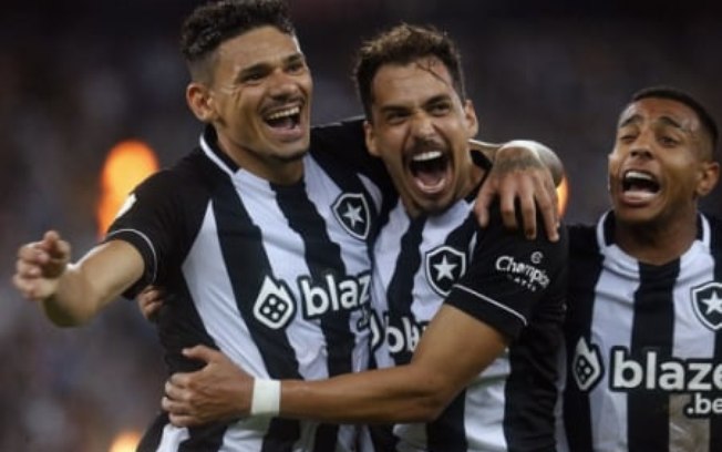 Tiquinho marca, Botafogo vence o Coritiba e faz as pazes com a torcida