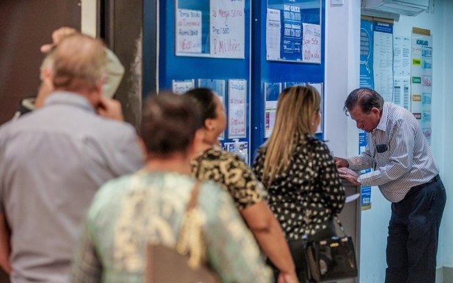 Grana extra chegando! INSS paga 13º pra quem recebe mais de 1 salário mínimo Grana extra chegando! INSS paga 13º pra quem recebe mais de 1 salário mínimo