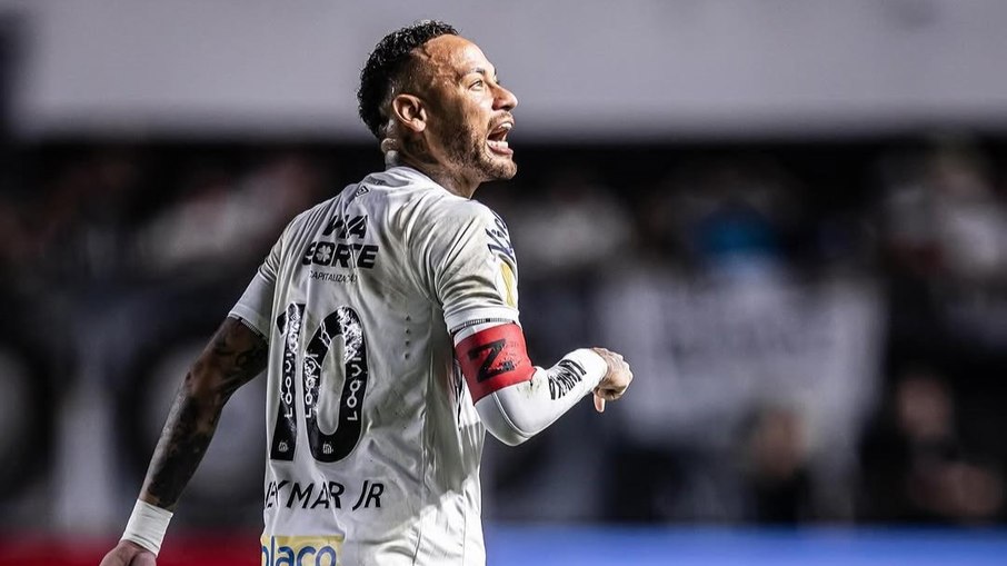 Neymar marca de falta, Santos bate Bragantino e avança no Paulistão Neymar marca de falta, Santos bate Bragantino e avança no Paulistão