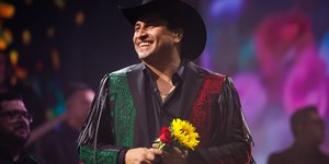 Cantor mexicano adia show nos EUA após visto ser revogado