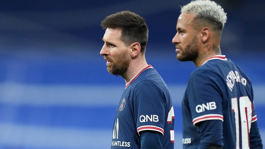 Neymar e Messi têm sido alvo de protestos da torcida do PSG