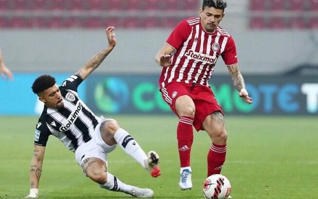 Douglas Augusto comemora classificação do PAOK para final da Copa da Grécia Douglas Augusto comemora classificação do PAOK para final da Copa da Grécia