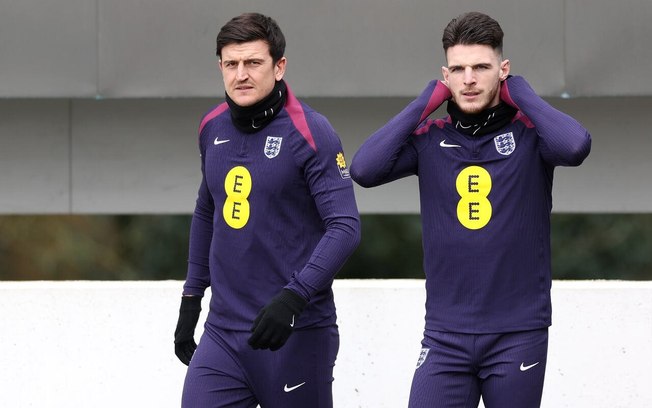 Harry Maguire (E) durante treinamento da seleção inglesa - Foto: Divulgação / England