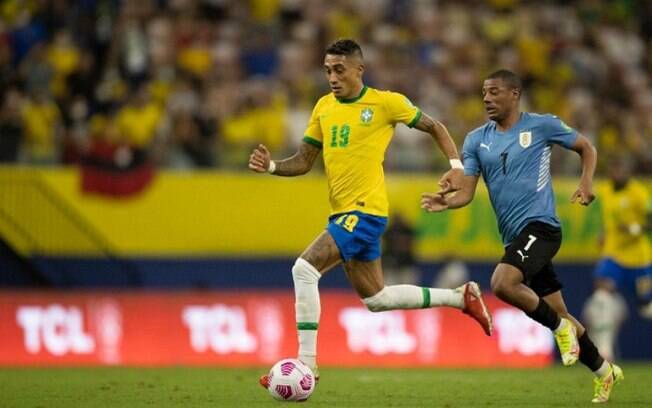 Raphinha e Gabriel Magalhães são desconvocados da Seleção Brasileira