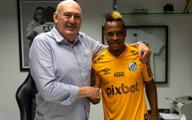Santos anuncia a contratação do meia-atacante Jhojan Julio