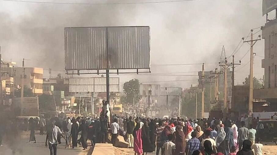 Duas pessoas são mortas durante protestos contra golpe militar no Sudão