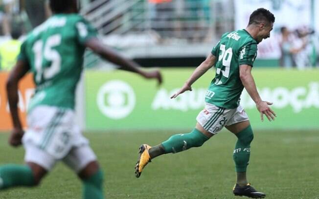 Palmeiras vence São Paulo de virada no Brasileirão Palmeiras vence São Paulo de virada no Brasileirão