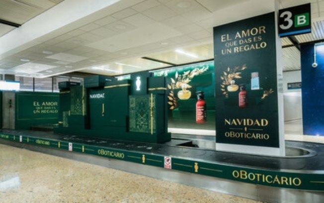 O Boticário surpreende passageiros e entrega mais de seis mil presentes nas esteiras dos aeroportos do Brasil e da Colômbia