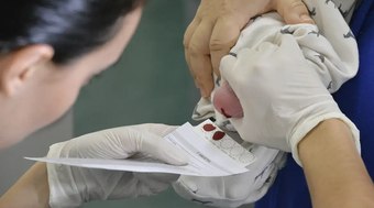 Teste%20do%20pezinho%20para%2060%20doen%C3%A7as%20%C3%A9%20feito%20pela%201%C2%AA%20vez%20no%20Brasil