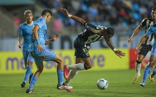Atlético-MG sai na frente, mas leva virada e embola grupo na Sula
