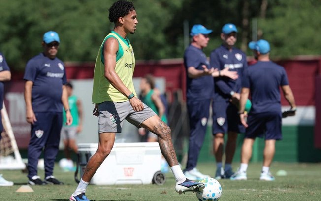 Riquelme Felipe busca se consolidar no profissional do Fluminense
