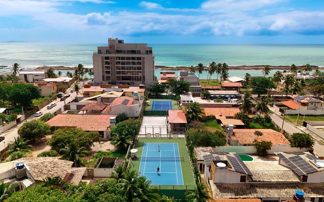 Ritz inaugura clube de tênis em Barra de São Miguel
