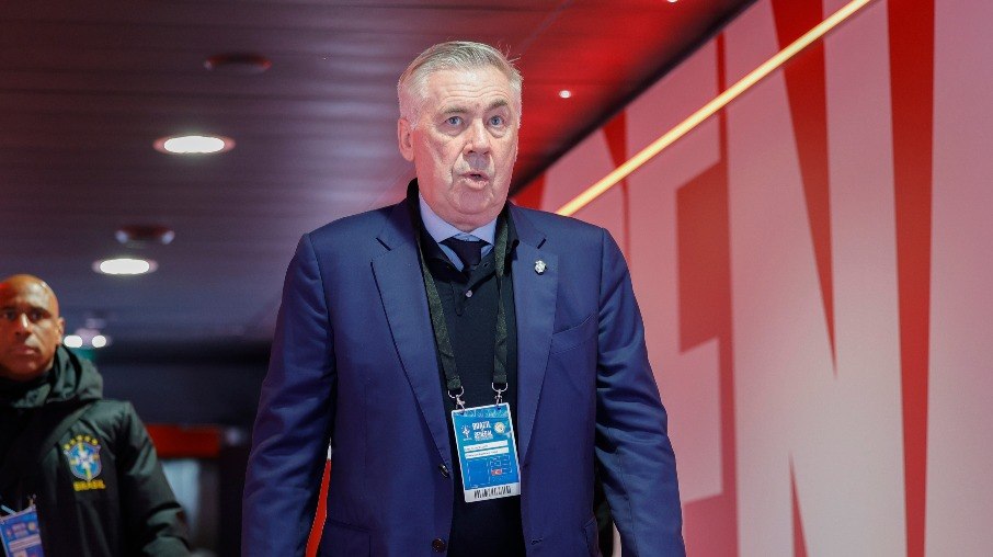 Carlo Ancelotti antes do jogo contra Senegal