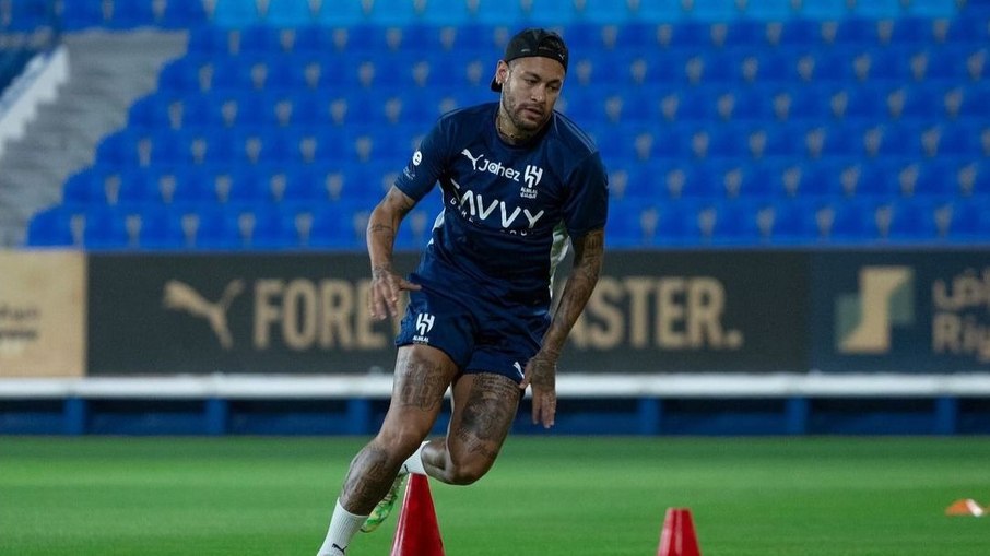 Neymar já vem treinando com bola no Al-Hilal