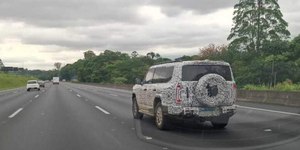 Jetour G700 é flagrado camuflado em rodovia de SP