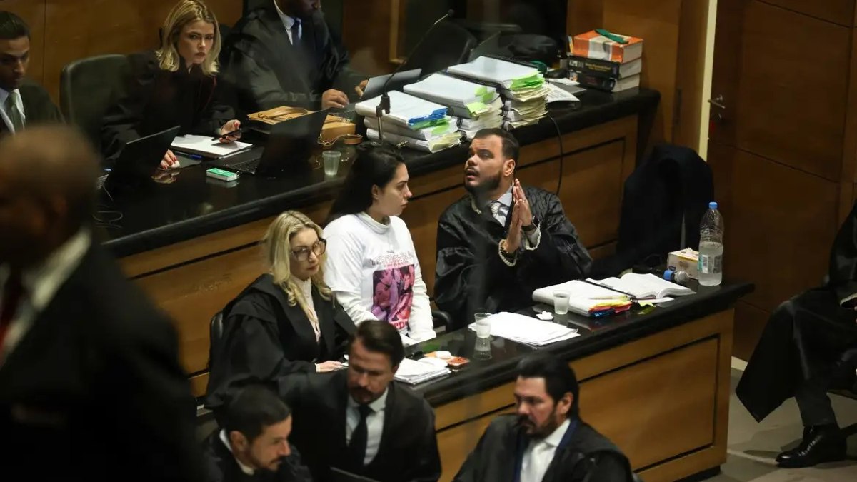Após infarto, principal advogado de Dr. Jairinho retorna ao júri