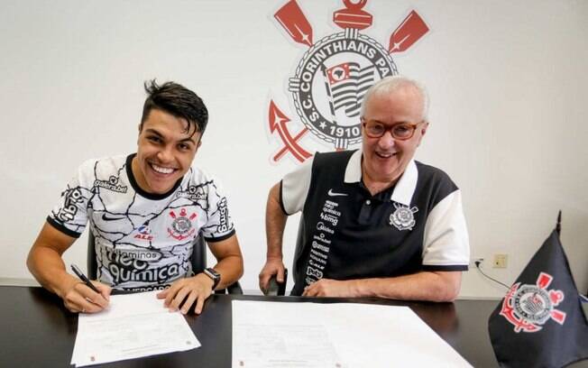 Corinthians anuncia extensão contratual do meia Roni até 2024