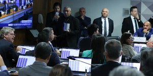 Governistas impedem convocação do filho de Lula na CPMI do INSS