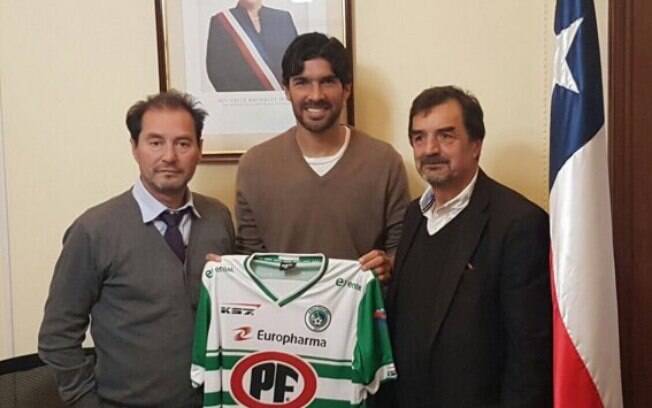 Atacante uruguaio Loco Abreu assinou com o Deportes Puerto Montt, do Chile, seu 25º clube na carreira