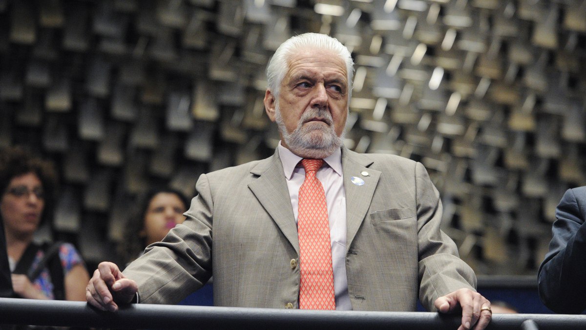 Em destaque, na galeria do Plenário, Jaques Wagner - ex-ministro do governo Dilma