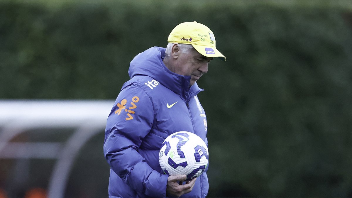 Carlo Ancelotti em treino da Seleção em Londres Carlo Ancelotti em treino da Seleção em Londres