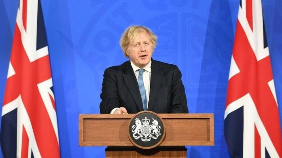 Risco de terceira onda da Covid-19 no Reino Unido aumenta pressão sobre Boris Johnson