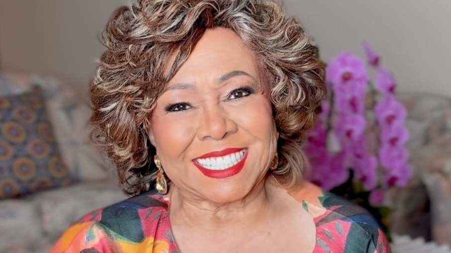 A cantora, fã assumida de novelas, parou a apresentação para comentar o desfecho da trama escrita por Manuela Dias