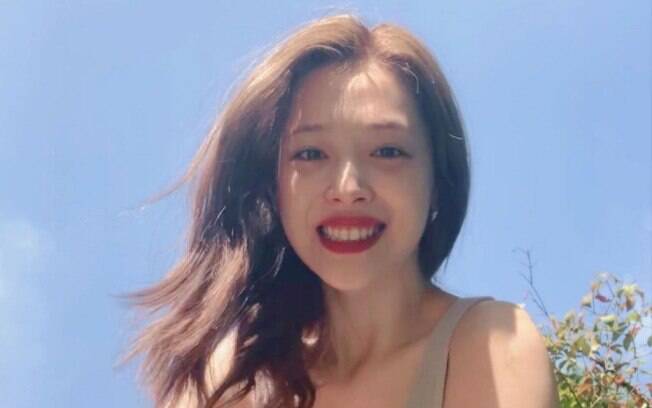 Cantora de k-pop Sulli foi encontrada morta nesta segunda-feira (14)