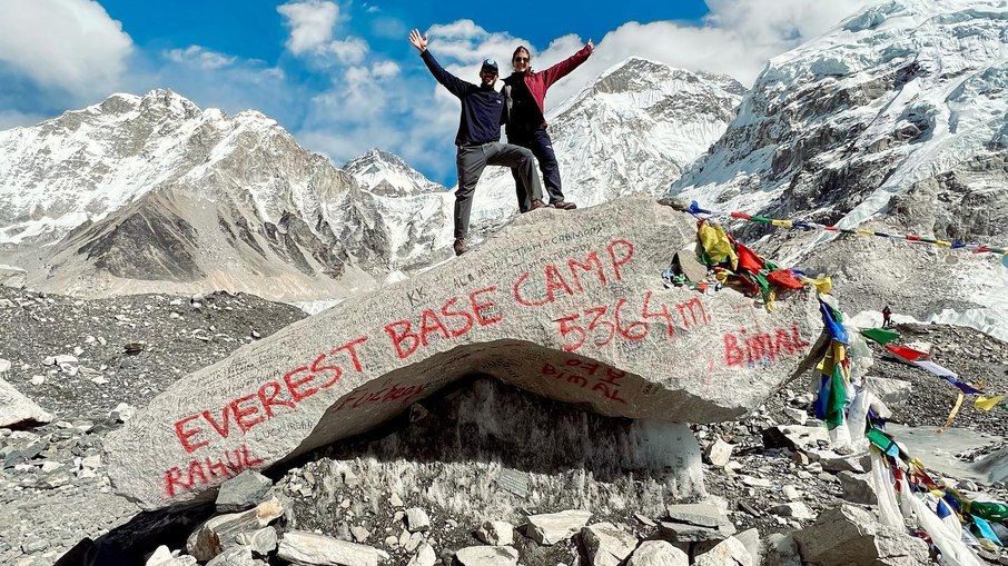 Nadine e Guilherme no Monte Everest 