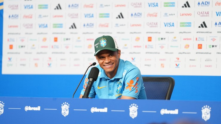 Douglas Santos explica “feijão com arroz” que agradou Ancelotti