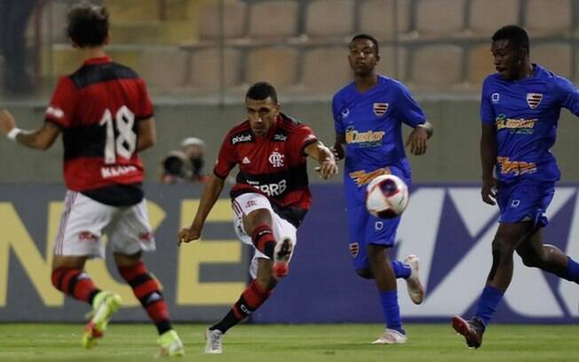 Flamengo vai mal e é eliminado pelo Oeste na Copinha