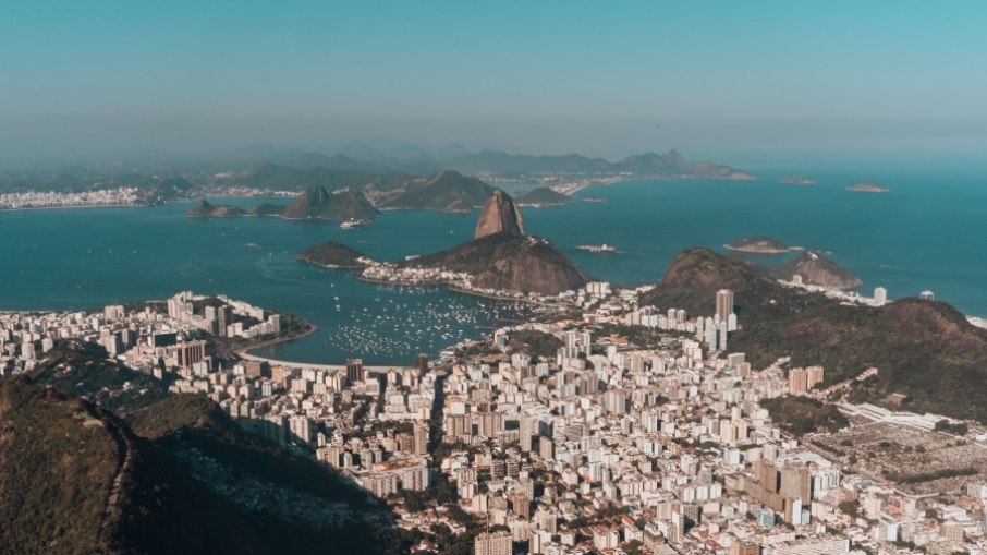 Tom Jobim: chope, caipiroska e a milícia no Rio