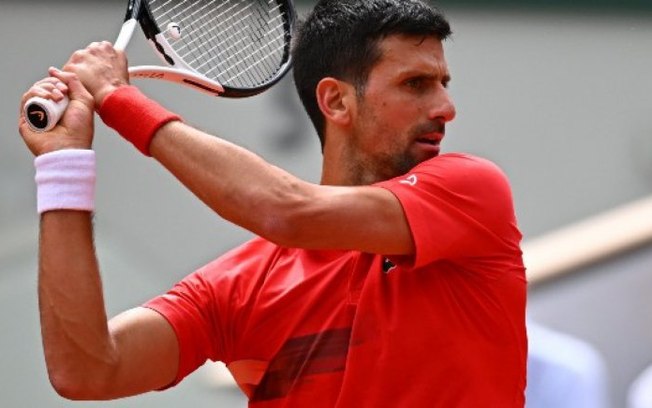 Djokovic passa fácil às oitavas em Roland Garros e encara Schwartzman