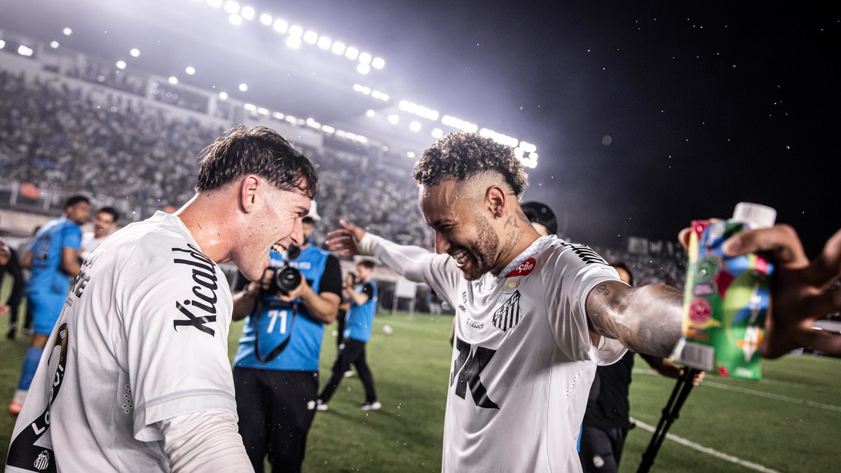 Rollheiser e Neymar comemoram vitória sobre o Palmeiras