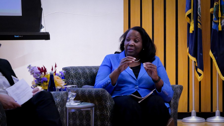 Lisa Cook, diretora do Fed acusada de fraude