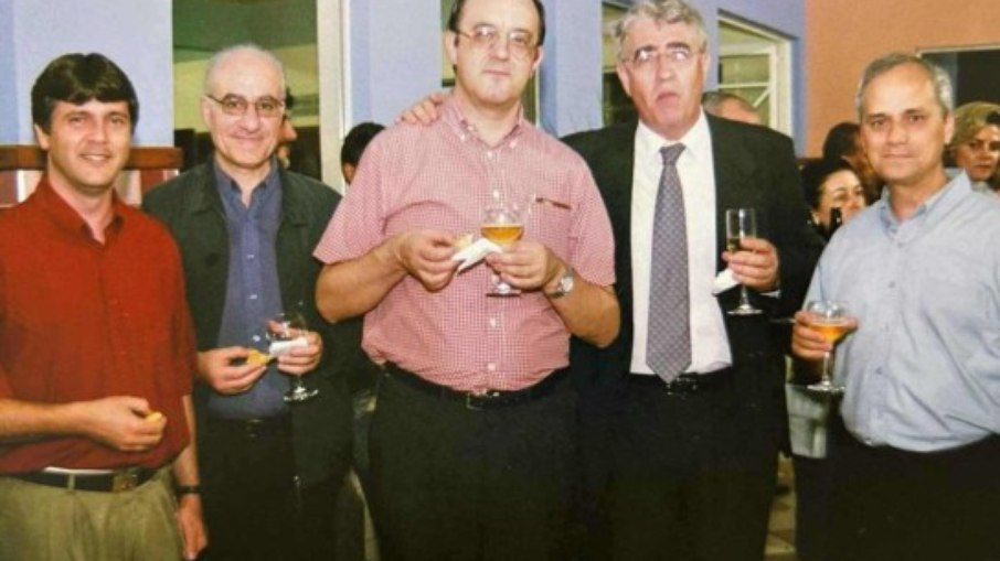 Papa de camisa azul em BH Papa de camisa azul em BH